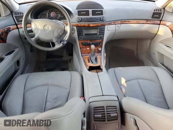 ✅ 2003 Mercedes-Benz E 320 • VIN: WDBUF65J03A381902 • Lot: 93321555. Wystawiony na Copart z przebiegiem 106 067 mil. Bezpłatny archiwum sprzedaży aukcyjnych z USA i szczegółowy raport historii pojazdu na DreamBid. Zdjęcie 8.