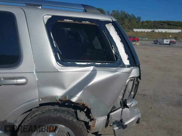 ✅ 2005 Ford Explorer Limited • VIN: 1FMZU75K45UA25140 • Лот: 43256866. Опубликован ранее на IAAI с пробегом 239 191 миль. Бесплатный доступ к архиву аукционных продаж из США и подробный отчёт об истории автомобиля на DreamBid. Изображение 6.