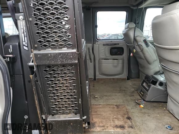 ✅ 2007 GMC Savana Cargo YF7 Upfitter • VIN: 1GDFG15T171238731 • Lot: 69537235. Wystawiony na Copart z przebiegiem 161 904 mil. Bezpłatny archiwum sprzedaży aukcyjnych z USA i szczegółowy raport historii pojazdu na DreamBid. Zdjęcie 11.