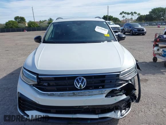 ✅ 2023 Volkswagen Tiguan SE R-Line Black • VIN: 3VVCB7AX0PM090710 • Lot: 41256904. Wystawiony na IAAI z przebiegiem 12 819 mil. Bezpłatny archiwum sprzedaży aukcyjnych z USA i szczegółowy raport historii pojazdu na DreamBid. Zdjęcie 12.