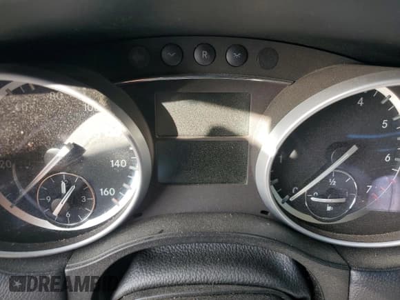 ✅ 2010 Mercedes-Benz GL 550 • VIN: 4JGBF8GEXAA597043 • Lot: 92400475. Wystawiony na Copart z przebiegiem Nie podano. Bezpłatny archiwum sprzedaży aukcyjnych z USA i szczegółowy raport historii pojazdu na DreamBid. Zdjęcie 9.