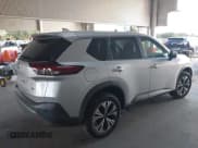 ✅ 2022 Nissan Rogue SV • VIN: 5N1BT3BA0NC676506 • Lot: 43652181. Wystawiony na IAAI z przebiegiem 57 991 mil. Bezpłatny archiwum sprzedaży aukcyjnych z USA i szczegółowy raport historii pojazdu na DreamBid. Zdjęcie 4.