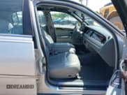 ✅ 1998 Lincoln Town Car Signature • VIN: 1LNFM82W1WY674095 • Lot: 42673161. Listed on IAAI with 150,245 mi. Free auction sales archive from the USA and detailed vehicle history report at DreamBid. Image 5.