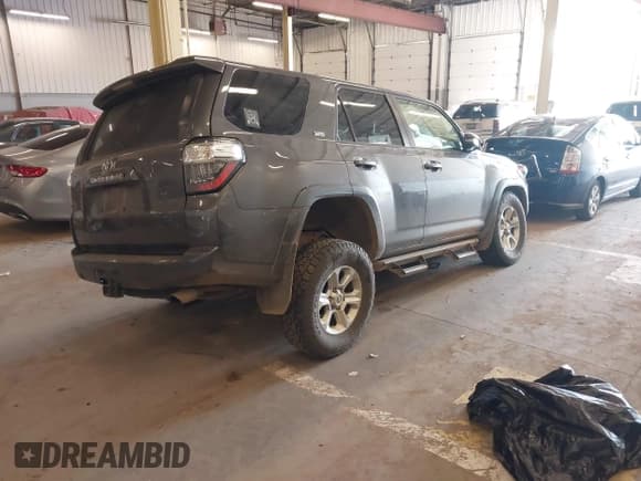 ✅ 2018 Toyota 4Runner SR5 • VIN: JTEBU5JR7J5533535 • Лот: 42087935. Опубликован ранее на IAAI с пробегом 79 095 миль. Бесплатный доступ к архиву аукционных продаж из США и подробный отчёт об истории автомобиля на DreamBid. Изображение 4.