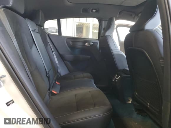 ✅ 2023 Volvo C40 Ultimate • VIN: YV4ED3GM9P2061525 • Лот: 65068075. Опубликован ранее на Copart с пробегом 102 773 миль. Бесплатный доступ к архиву аукционных продаж из США и подробный отчёт об истории автомобиля на DreamBid. Изображение 10.