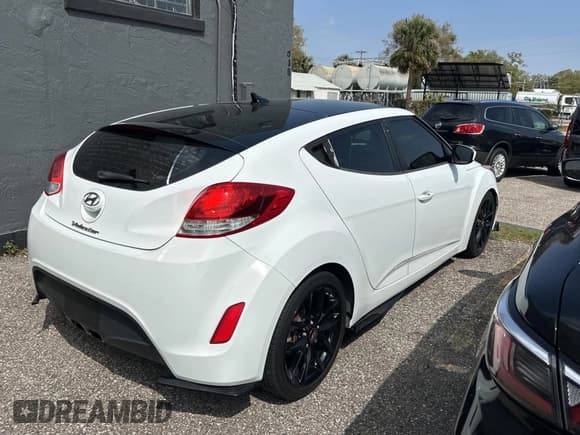 ✅ 2012 Hyundai Veloster w/Gray Int • VIN: KMHTC6AD6CU036826 • Lot: 48781135. Wystawiony na Copart z przebiegiem 169 498 mil. Bezpłatny archiwum sprzedaży aukcyjnych z USA i szczegółowy raport historii pojazdu na DreamBid. Zdjęcie 4.