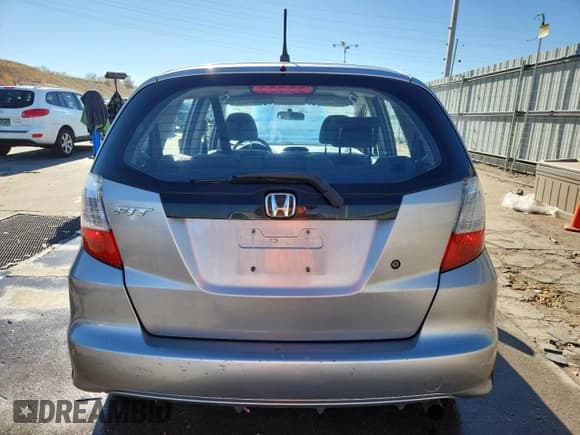 ✅ 2009 Honda Fit • VIN: JHMGE88219C006579 • Lot: 91298605. Listed on Copart with 150,024 mi. Free auction sales archive from the USA and detailed vehicle history report at DreamBid. Image 6.