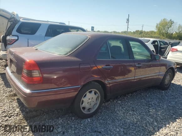 ✅ 1997 Mercedes-Benz C • VIN: WDBHA23E5VF518305 • Lot: 72264304. Wystawiony na Copart z przebiegiem 200 639 mil. Bezpłatny archiwum sprzedaży aukcyjnych z USA i szczegółowy raport historii pojazdu na DreamBid. Zdjęcie 3.