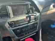 2016 Hyundai Sonata 2.4L z VIN 5NPE24AF7GH268034, wystawiony jako Copart lot #91316115 z przebiegiem Nie podano mil oraz Czysty tytuł • Clean title. Historia ofert i sprzedaży dostępna na DreamBid. Obrazek 11.