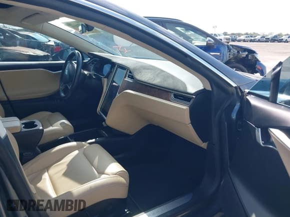 ✅ 2017 Tesla Model S 60 • VIN: 5YJSA1E14HF195384 • Lot: 43536410. Wystawiony na IAAI z przebiegiem 52 106 mil. Bezpłatny archiwum sprzedaży aukcyjnych z USA i szczegółowy raport historii pojazdu na DreamBid. Zdjęcie 5.