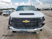 ✅ 2024 Chevrolet Silverado 2500HD Work Truck • VIN: 1GC4YLE79RF221902 • Лот: 68504645. Опубликован ранее на Copart с пробегом 26 974 миль. Бесплатный доступ к архиву аукционных продаж из США и подробный отчёт об истории автомобиля на DreamBid. Изображение 6.