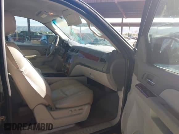 ✅ 2010 Chevrolet Suburban LT • VIN: 1GNUKJE31AR234978 • Lot: 43600416. Listed on IAAI with 252,859 mi. Free auction sales archive from the USA and detailed vehicle history report at DreamBid. Image 5.