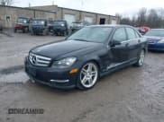 ✅ 2013 Mercedes-Benz C 300 Sport • VIN: WDDGF8AB9DR254857 • Lot: 39142982. Wystawiony na IAAI z przebiegiem 122 111 mil. Bezpłatny archiwum sprzedaży aukcyjnych z USA i szczegółowy raport historii pojazdu na DreamBid. Zdjęcie 2.