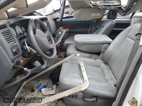 2007 Dodge 3500 Laramie z VIN 3D3MX48C17G723839, wystawiony jako Copart lot #42951025 z przebiegiem Nie podano mil oraz Szkoda całkowita • Salvage title. Historia ofert i sprzedaży dostępna na DreamBid. Obrazek 7.