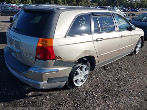 ✅ 2005 Chrysler Pacifica Touring • VIN: 2C8GF68485R502404 • Lot: 43415728. Wystawiony na IAAI z przebiegiem Nie podano. Bezpłatny archiwum sprzedaży aukcyjnych z USA i szczegółowy raport historii pojazdu na DreamBid. Zdjęcie 4.