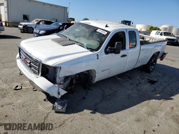 ✅ 2011 GMC Sierra 1500 • VIN: 1GT512CG4BZ454242 • Лот: 73174814. Опубликован ранее на Copart с пробегом Не указан. Бесплатный доступ к архиву аукционных продаж из США и подробный отчёт об истории автомобиля на DreamBid. Изображение 1.