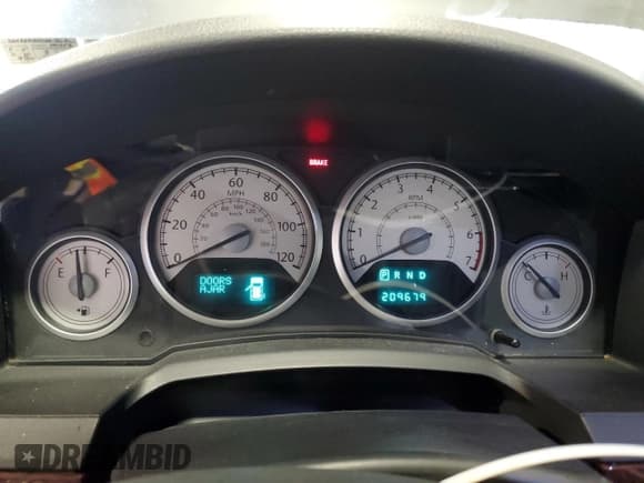 ✅ 2010 Chrysler Town & Country Touring Plus • VIN: 2A4RR8D14AR320910 • Lot: 71674365. Wystawiony na Copart z przebiegiem 209 679 mil. Bezpłatny archiwum sprzedaży aukcyjnych z USA i szczegółowy raport historii pojazdu na DreamBid. Zdjęcie 9.