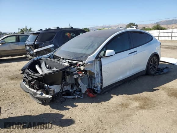 ✅ 2024 Tesla Model X Plaid • VIN: 7SAXCBE62RF458901 • Lot: 61037655. Wystawiony na Copart z przebiegiem Nie podano. Bezpłatny archiwum sprzedaży aukcyjnych z USA i szczegółowy raport historii pojazdu na DreamBid. Zdjęcie 1.