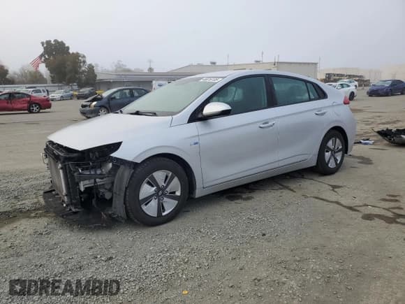 ✅ 2018 Hyundai Ioniq Blue • VIN: KMHC65LC4JU073571 • Lot: 46616105. Wystawiony na Copart z przebiegiem 75 213 mil. Bezpłatny archiwum sprzedaży aukcyjnych z USA i szczegółowy raport historii pojazdu na DreamBid. Zdjęcie 1.