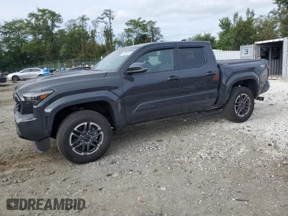 ✅ 2024 Toyota Tacoma SR5 • VIN: 3TMLB5JNXRM072929 • Lot: 71908355. Wystawiony na Copart z przebiegiem 5 305 mil. Bezpłatny archiwum sprzedaży aukcyjnych z USA i szczegółowy raport historii pojazdu na DreamBid. Zdjęcie 1.
