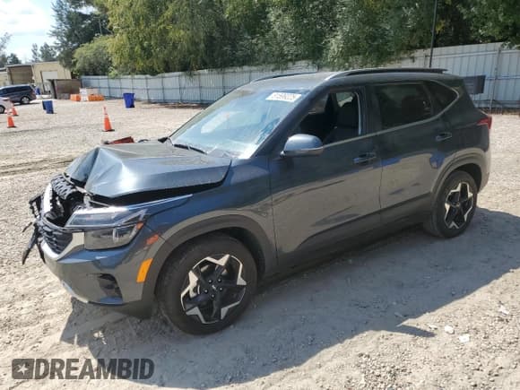 ✅ 2025 Kia Seltos EX • VIN: KNDER2AA1S7772676 • Lot: 81599225. Listed on Copart with 5,943 mi. Free auction sales archive from the USA and detailed vehicle history report at DreamBid. Image 1.