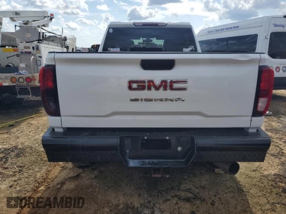 ✅ 2023 GMC Sierra 3500HD Pro • VIN: 1GT49SEY2PF108094 • Lot: 82246505. Wystawiony na Copart z przebiegiem Nie podano. Bezpłatny archiwum sprzedaży aukcyjnych z USA i szczegółowy raport historii pojazdu na DreamBid. Zdjęcie 6.