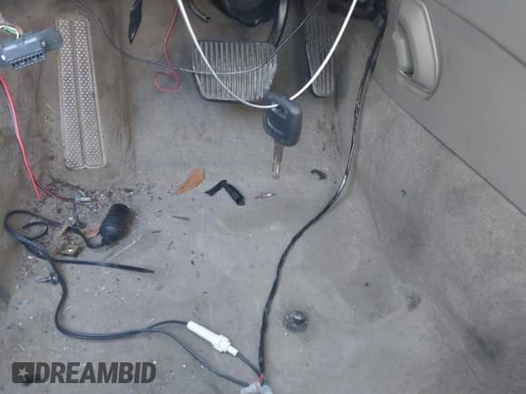 ✅ 2004 Volvo V70 • VIN: YV1SW61T542404449 • Лот: 41596911. Опубликован ранее на IAAI с пробегом 187 809 миль. Бесплатный доступ к архиву аукционных продаж из США и подробный отчёт об истории автомобиля на DreamBid. Изображение 11.