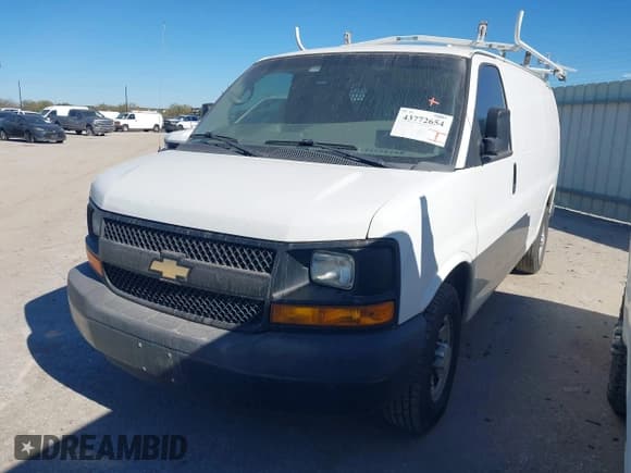 ✅ 2014 Chevrolet Express Cargo • VIN: 1GCWGFCA9E1140577 • Lot: 43772654. Wystawiony na IAAI z przebiegiem 260 902 mil. Bezpłatny archiwum sprzedaży aukcyjnych z USA i szczegółowy raport historii pojazdu na DreamBid. Zdjęcie 17.