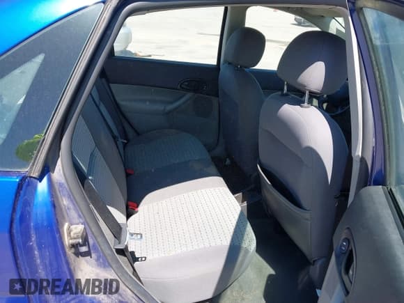 ✅ 2006 Ford Focus S • VIN: 1FAFP34N86W184015 • Lot: 41832666. Wystawiony na IAAI z przebiegiem 75 967 mil. Bezpłatny archiwum sprzedaży aukcyjnych z USA i szczegółowy raport historii pojazdu na DreamBid. Zdjęcie 8.