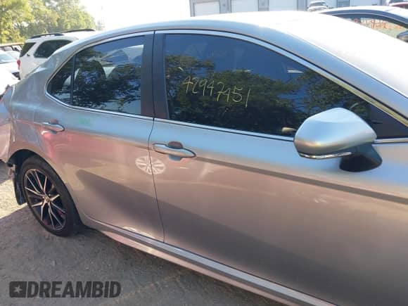 2021 Toyota Camry SE with VIN 4T1T11BK9MU021342, listed as a IAAI auction lot 42947451 with 71,105 mi miles and . Bid and sale history available at DreamBid. Image 13.