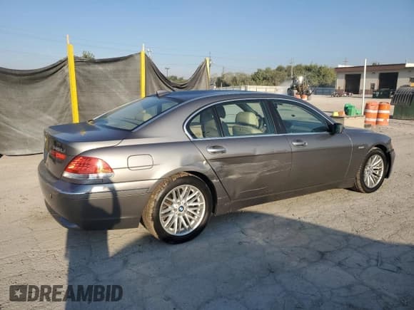 ✅ 2005 BMW 7 Series 745Li • VIN: WBAGN635X5DS57917 • Лот: 81182515. Опубликован ранее на Copart с пробегом 132 030 миль. Бесплатный доступ к архиву аукционных продаж из США и подробный отчёт об истории автомобиля на DreamBid. Изображение 3.