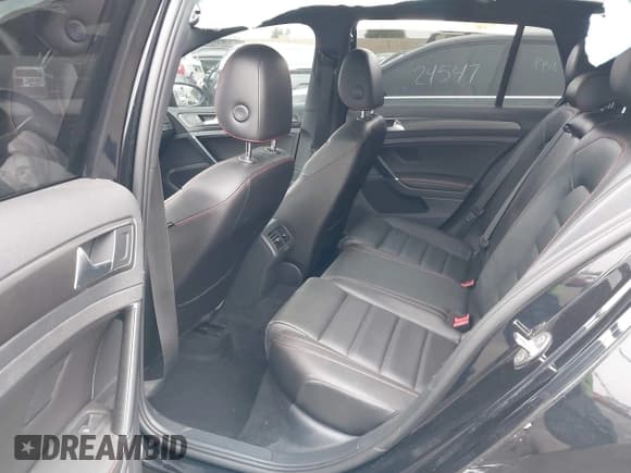 ✅ 2019 Volkswagen Golf GTI S • VIN: 3VW6T7AU9KM002693 • Lot: 41734391. Wystawiony na IAAI z przebiegiem 50 308 mil. Bezpłatny archiwum sprzedaży aukcyjnych z USA i szczegółowy raport historii pojazdu na DreamBid. Zdjęcie 8.