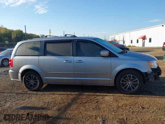 ✅ 2017 Dodge Grand Caravan SXT • VIN: 2C4RDGCG4HR818362 • Lot: 43438264. Listed on IAAI with 141,359 mi. Free auction sales archive from the USA and detailed vehicle history report at DreamBid. Image 14.