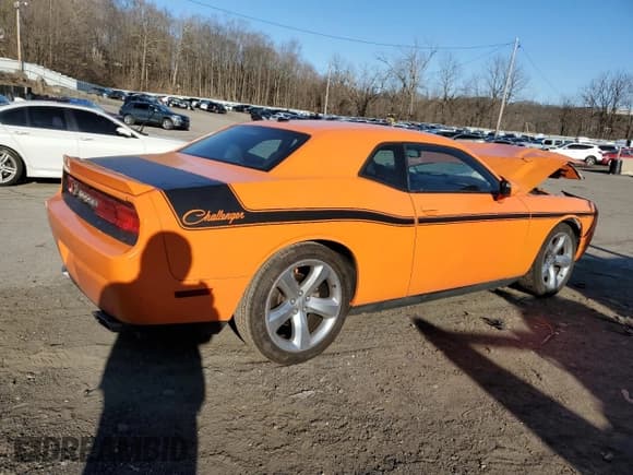 ✅ 2012 Dodge Challenger SXT Plus • VIN: 2C3CDYAG8CH141480 • Lot: 46976744. Wystawiony na Copart z przebiegiem Nie podano. Bezpłatny archiwum sprzedaży aukcyjnych z USA i szczegółowy raport historii pojazdu na DreamBid. Zdjęcie 3.