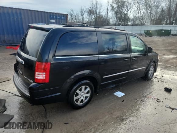 ✅ 2010 Chrysler Town & Country Touring • VIN: 2A4RR5D11AR104902 • Lot: 91252665. Listed on Copart with 181,368 mi. Free auction sales archive from the USA and detailed vehicle history report at DreamBid. Image 3.