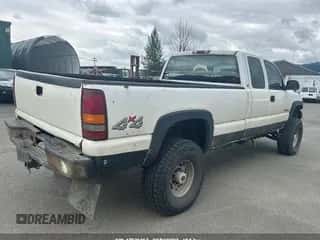 2001 Chevrolet Silverado 2500HD LS z VIN 1GCHK29U61E143795, wystawiony jako IAAI lot #42871017 z przebiegiem 210 770 mil mil oraz . Historia ofert i sprzedaży dostępna na DreamBid. Obrazek 4.