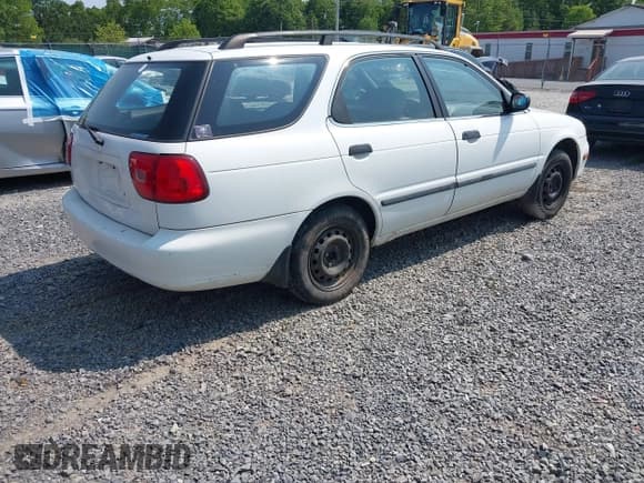 ✅ 1999 Suzuki Esteem • VIN: JS2GB31W5X5162688 • Lot: 42388032. Wystawiony na IAAI z przebiegiem 212 622 mil. Bezpłatny archiwum sprzedaży aukcyjnych z USA i szczegółowy raport historii pojazdu na DreamBid. Zdjęcie 4.