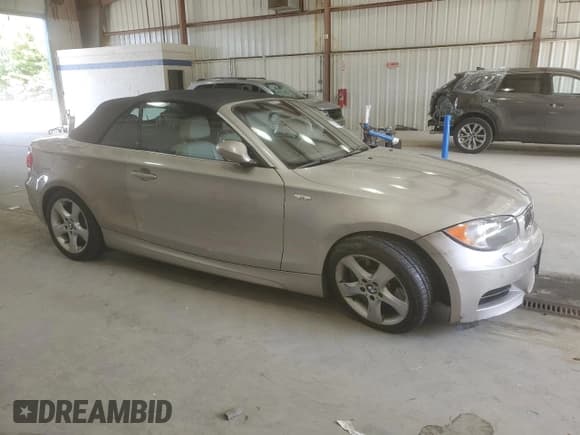 ✅ 2009 BMW 1 Series 135i • VIN: WBAUN93539VK40185 • Lot: 70373675. Wystawiony na Copart z przebiegiem 124 555 mil. Bezpłatny archiwum sprzedaży aukcyjnych z USA i szczegółowy raport historii pojazdu na DreamBid. Zdjęcie 4.