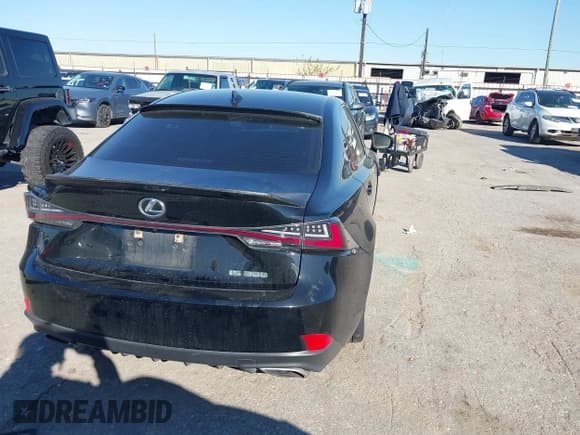 ✅ 2020 Lexus IS 300 • VIN: JTHAA1D2XL5108019 • Lot: 43590736. Listed on IAAI with 87,340 mi. Free auction sales archive from the USA and detailed vehicle history report at DreamBid. Image 4.