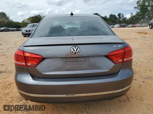 ✅ 2015 Volkswagen Passat SEL Premium • VIN: 1VWCV7A35FC084773 • Lot: 85671705. Wystawiony na Copart z przebiegiem Nie podano. Bezpłatny archiwum sprzedaży aukcyjnych z USA i szczegółowy raport historii pojazdu na DreamBid. Zdjęcie 6.