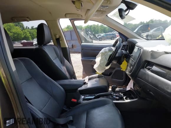 ✅ 2018 Mitsubishi Outlander SE • VIN: JA4AD3A33JZ014095 • Lot: 42278605. Wystawiony na IAAI z przebiegiem 235 000 mil. Bezpłatny archiwum sprzedaży aukcyjnych z USA i szczegółowy raport historii pojazdu na DreamBid. Zdjęcie 5.