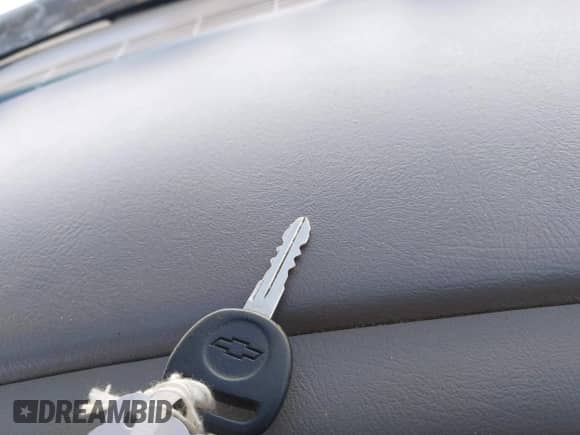 ✅ 2001 Chevrolet Silverado 1500 LT • VIN: 1GCEC19T01Z152616 • Lot: 41454877. Wystawiony na IAAI z przebiegiem 208 347 mil mil. Skorzystaj z bezpłatnego archiwum sprzedaży aukcyjnych z USA i zobacz szczegółowy raport historii pojazdu na DreamBid. Zdjęcie 11.