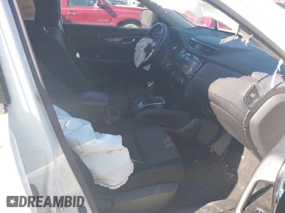 ✅ 2020 Nissan Rogue S • VIN: JN8AT2MV7LW106089 • Lot: 43338178. Listed on IAAI with 110,999 mi. Free auction sales archive from the USA and detailed vehicle history report at DreamBid. Image 5.