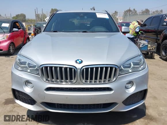 ✅ 2017 BMW X5 xDrive50i • VIN: 5UXKR6C30H0U13585 • Lot: 42990361. Wystawiony na IAAI z przebiegiem 200 463 mil. Bezpłatny archiwum sprzedaży aukcyjnych z USA i szczegółowy raport historii pojazdu na DreamBid. Zdjęcie 12.