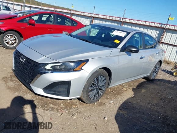 ✅ 2024 Nissan Altima SV • VIN: 1N4BL4DV3RN420712 • Lot: 43598094. Listed on IAAI with 28,173 mi. Free auction sales archive from the USA and detailed vehicle history report at DreamBid. Image 17.