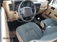 ✅ 2000 Jeep Wrangler Sahara • VIN: 1J4FA59S7YP750730 • Лот: 90633835. Опубликован ранее на Copart с пробегом 151 136 миль. Бесплатный доступ к архиву аукционных продаж из США и подробный отчёт об истории автомобиля на DreamBid. Изображение 8.