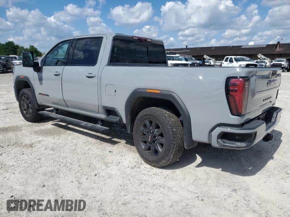 ✅ 2024 GMC Sierra 3500HD AT4 • VIN: 1GT49VEY7RF288211 • Lot: 62172745. Wystawiony na Copart z przebiegiem 40 146 mil. Bezpłatny archiwum sprzedaży aukcyjnych z USA i szczegółowy raport historii pojazdu na DreamBid. Zdjęcie 2.