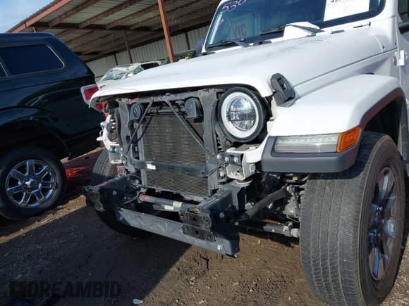 ✅ 2018 Jeep Wrangler Unlimited Sahara • VIN: 1C4HJXEG0JW321355 • Lot: 42343112. Listed on IAAI with 102,457 mi. Free auction sales archive from the USA and detailed vehicle history report at DreamBid. Image 20.