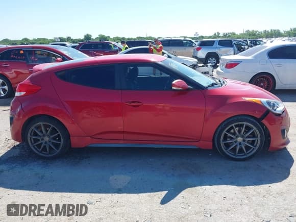 ✅ 2016 Hyundai Veloster Turbo • VIN: KMHTC6AE6GU294648 • Lot: 42311378. Wystawiony na IAAI z przebiegiem 94 552 mil. Bezpłatny archiwum sprzedaży aukcyjnych z USA i szczegółowy raport historii pojazdu na DreamBid. Zdjęcie 13.