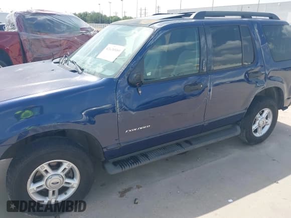 ✅ 2005 Ford Explorer XLT • VIN: 1FMZU63KX5UA77093 • Lot: 42638889. Wystawiony na IAAI z przebiegiem 144 565 mil. Bezpłatny archiwum sprzedaży aukcyjnych z USA i szczegółowy raport historii pojazdu na DreamBid. Zdjęcie 6.